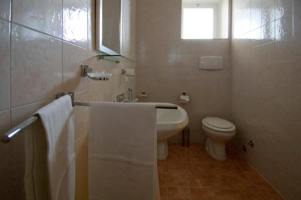 ليزينا Albergo L'Approdo الغرفة الصورة