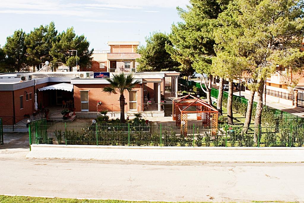 ليزينا Albergo L'Approdo المظهر الخارجي الصورة