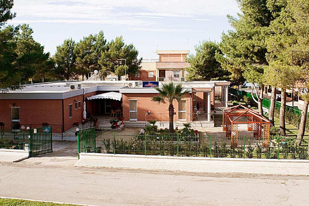 ليزينا Albergo L'Approdo المظهر الخارجي الصورة