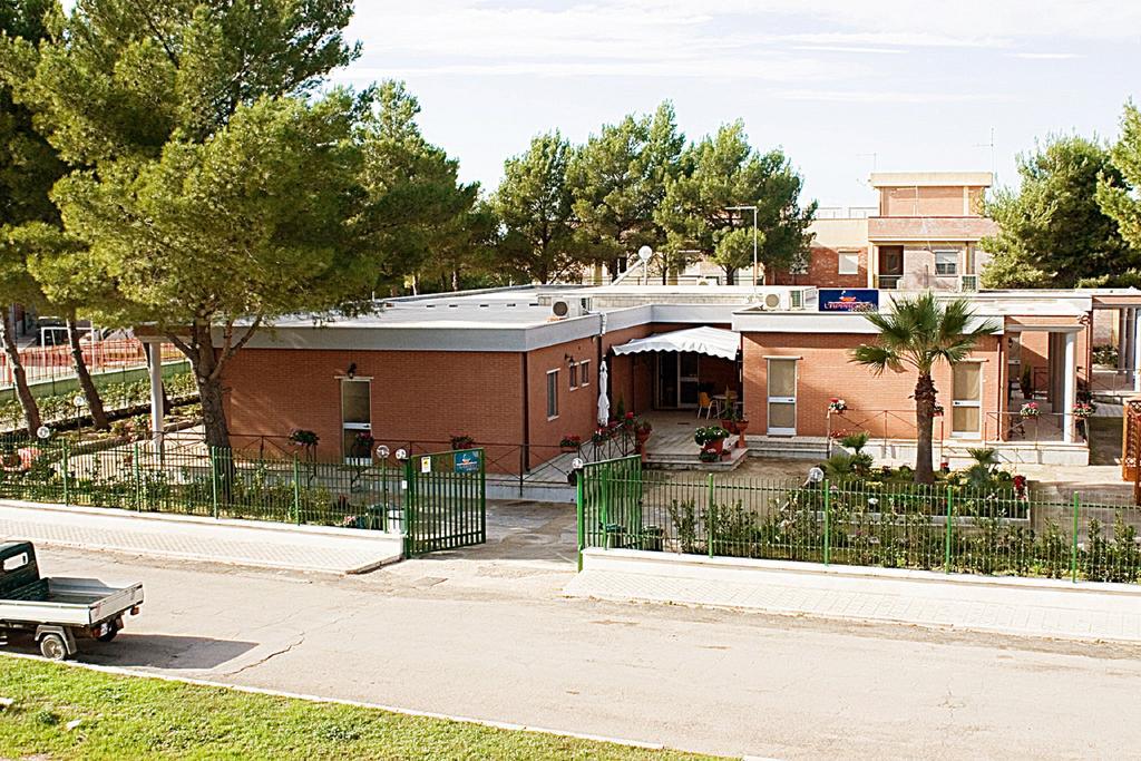 ليزينا Albergo L'Approdo المظهر الخارجي الصورة