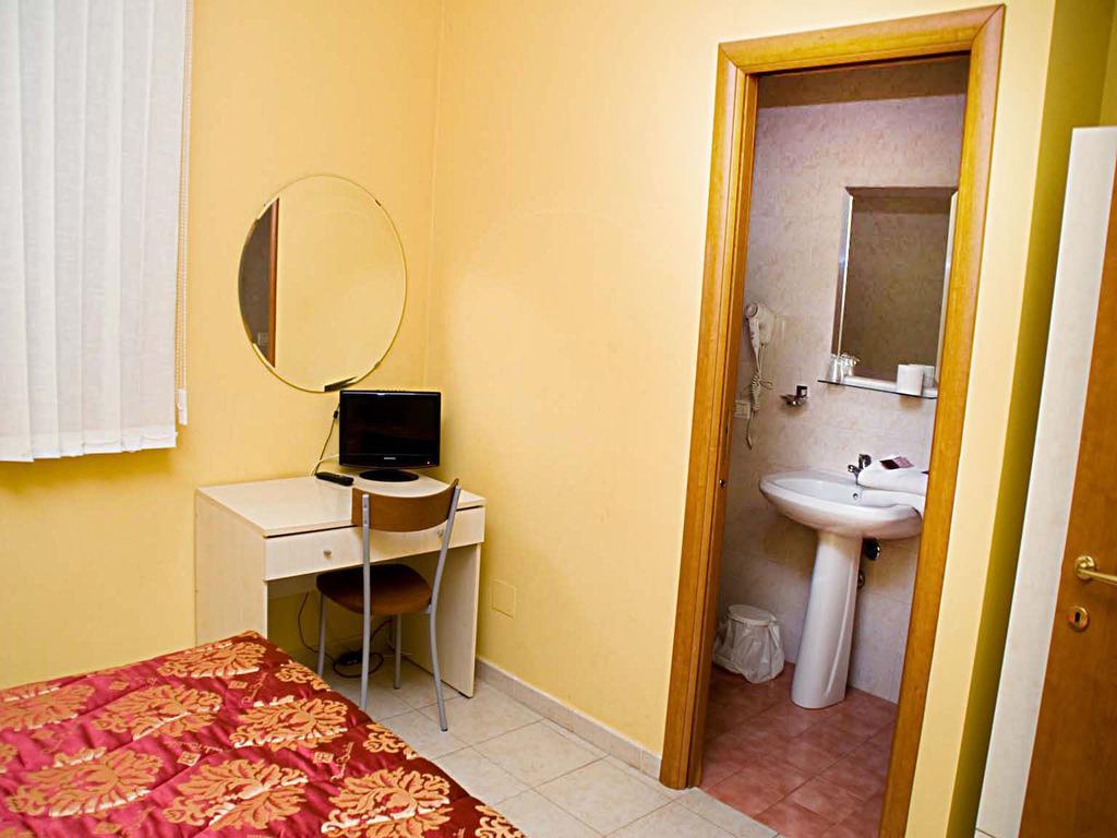ليزينا Albergo L'Approdo المظهر الخارجي الصورة