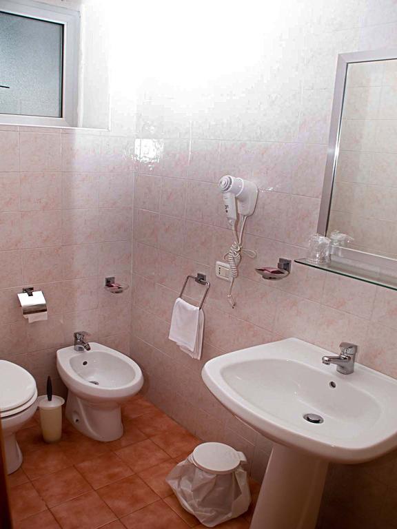 ليزينا Albergo L'Approdo المظهر الخارجي الصورة