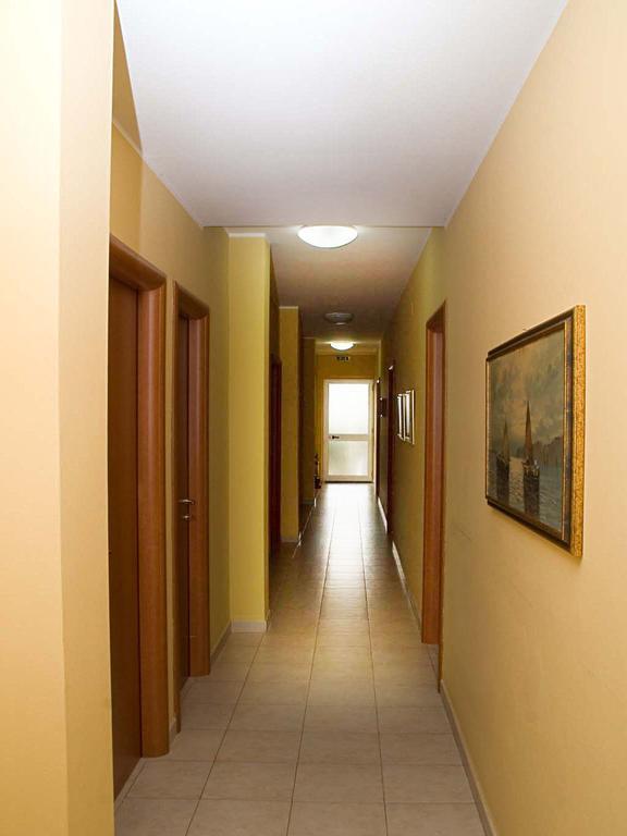 ليزينا Albergo L'Approdo المظهر الخارجي الصورة