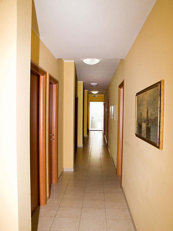 ليزينا Albergo L'Approdo المظهر الخارجي الصورة