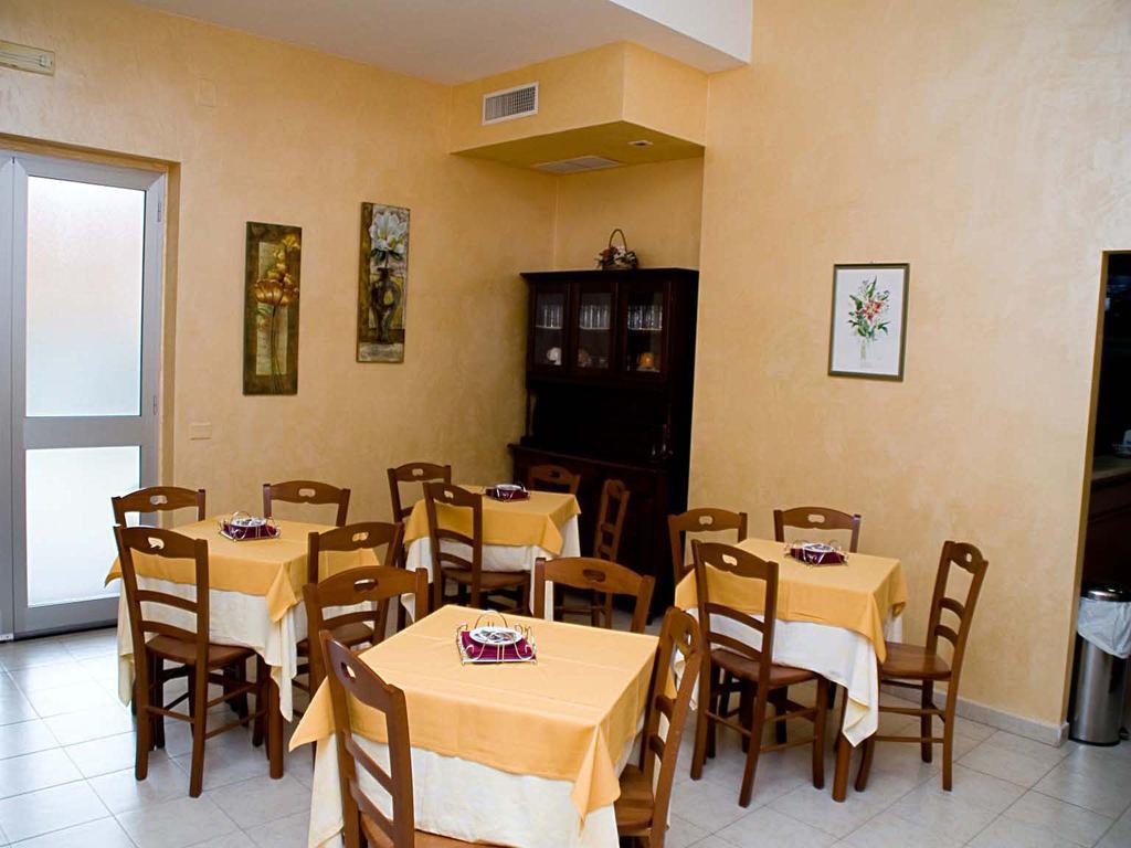 ليزينا Albergo L'Approdo المظهر الخارجي الصورة